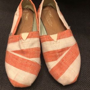TOMS Coral and cream